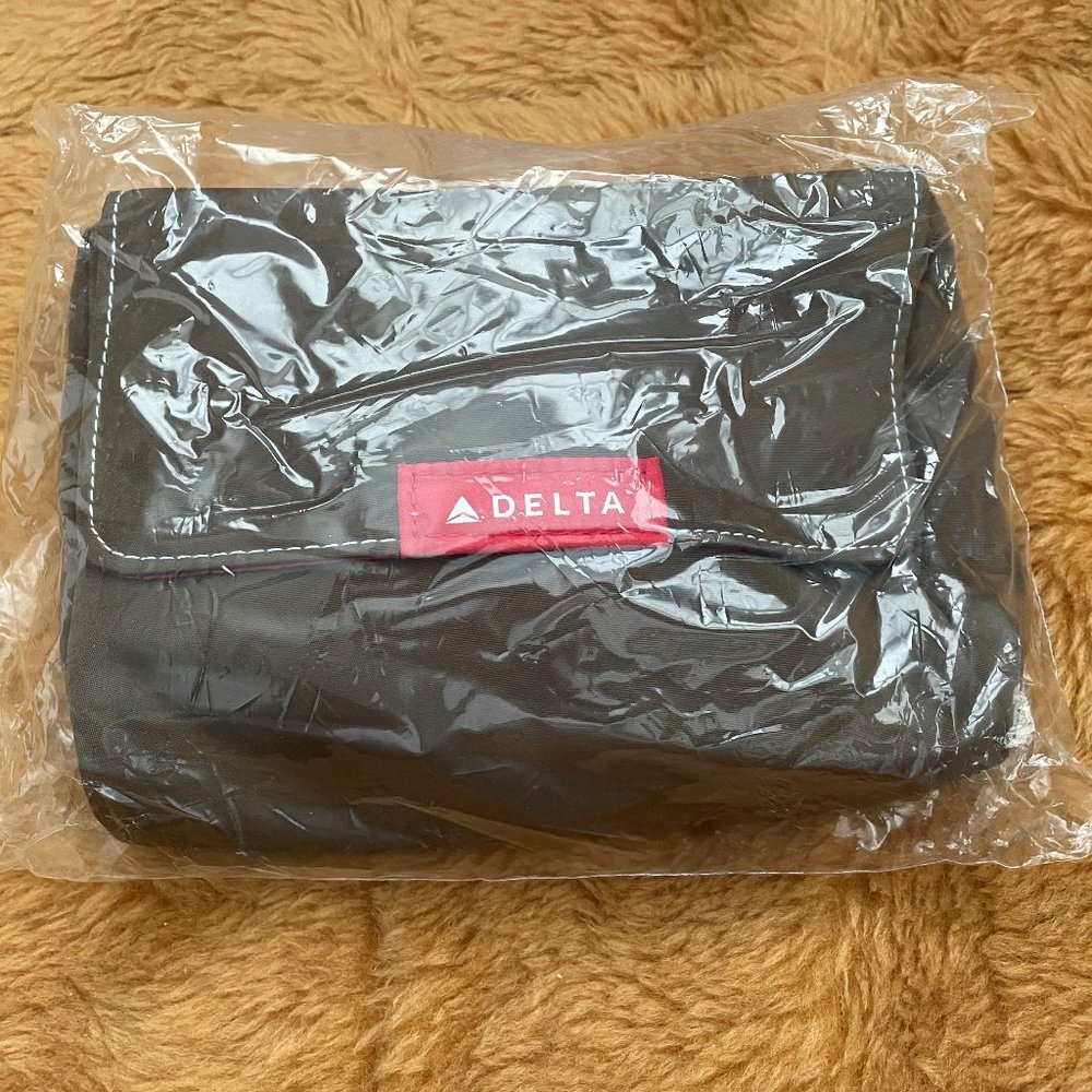 VTG Delta Air Lines Brown Amenity Kit